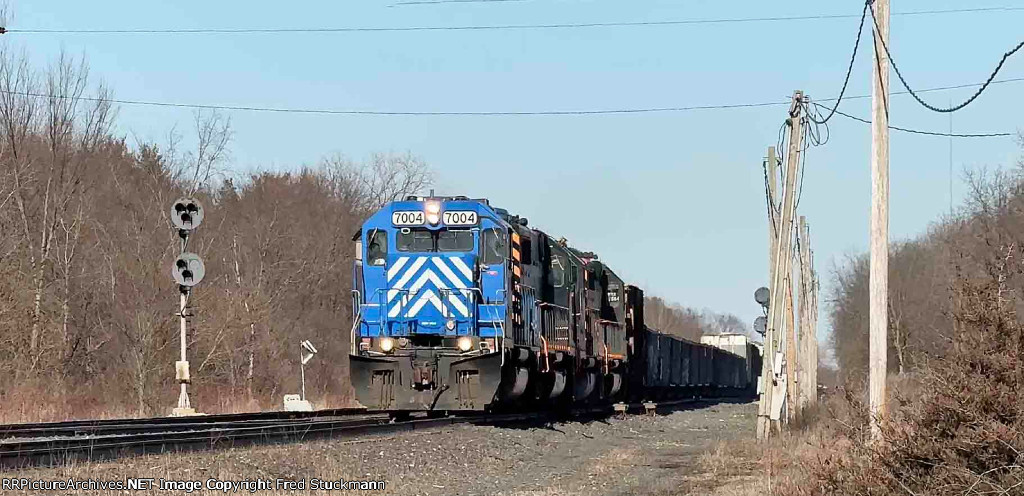 WE 7004 has the signal to head on off to Lima.